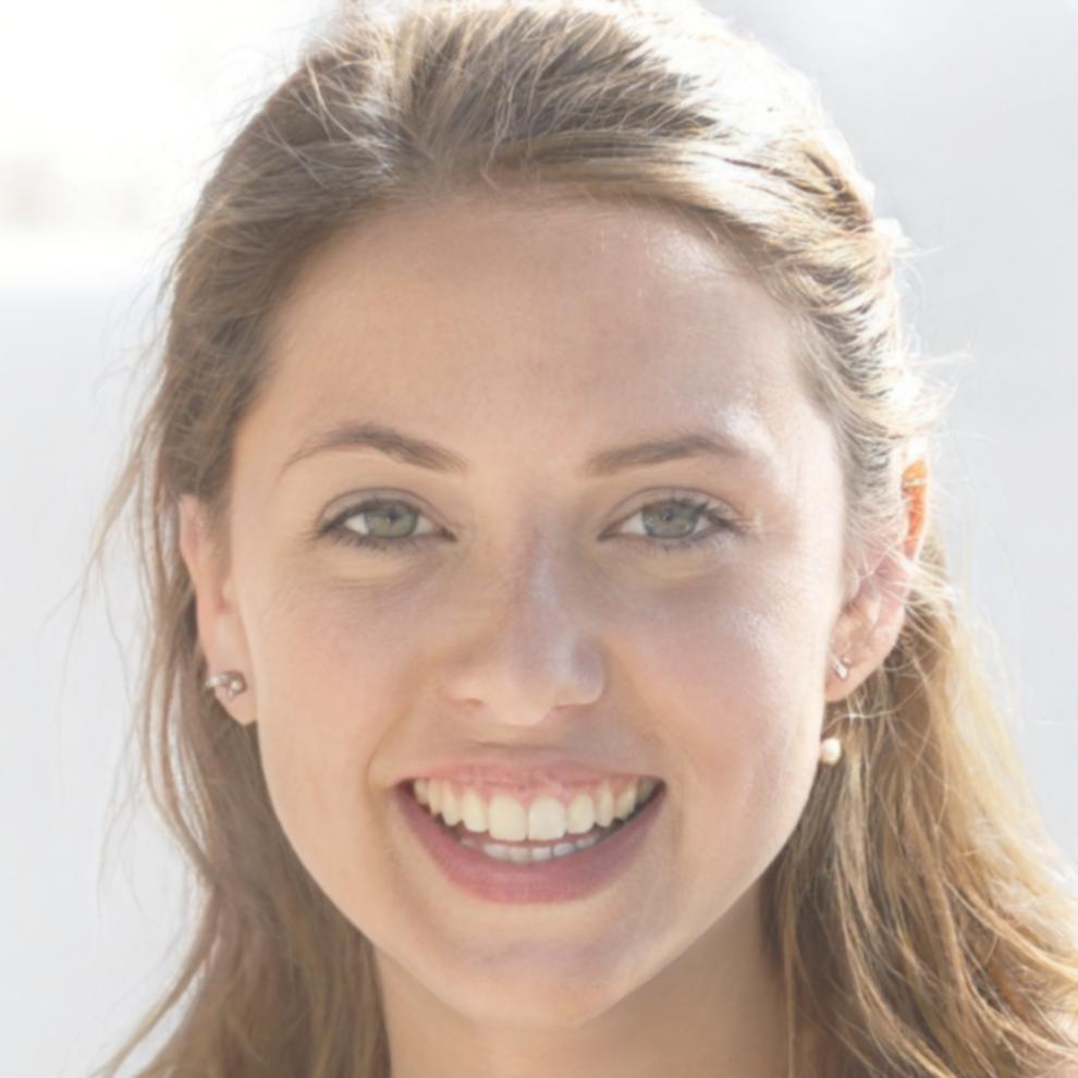 Elif Karagöz mezun öğrenci fotoğrafı